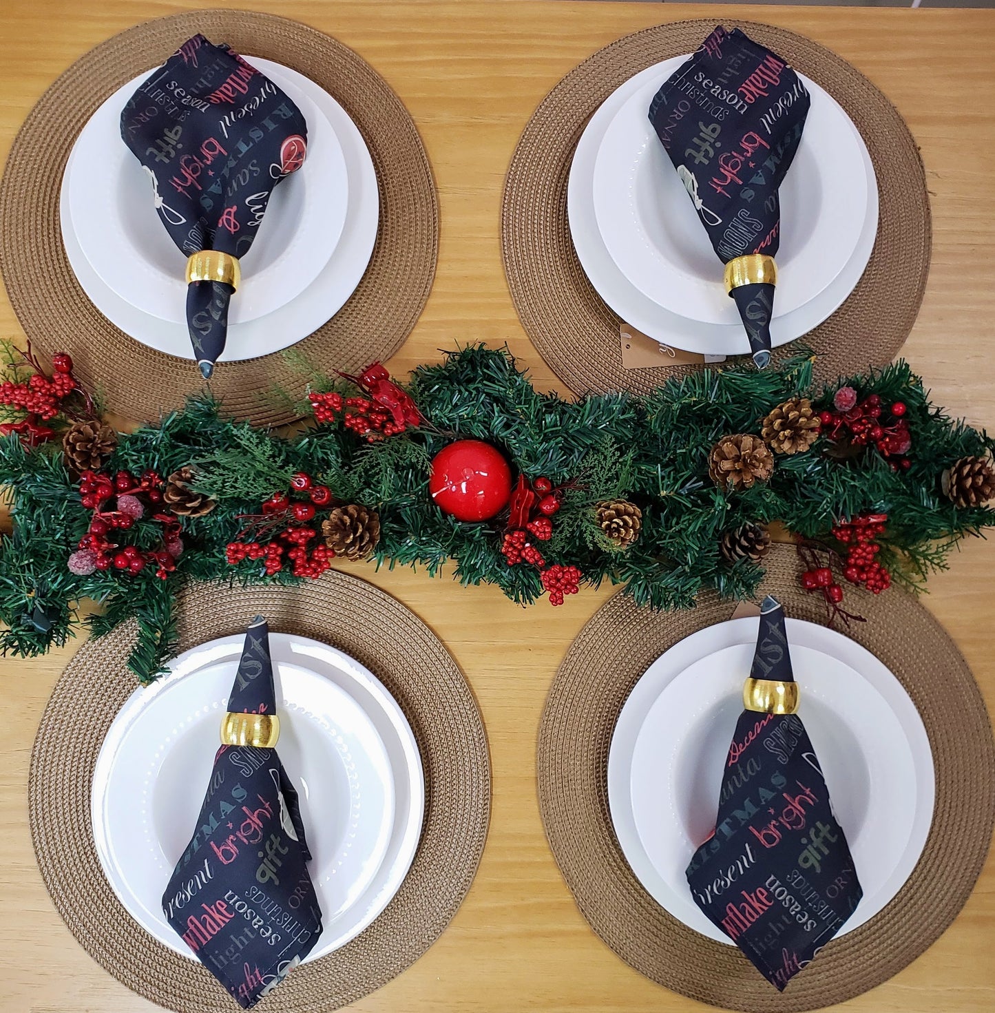 Charlo's Cloth Napkins Set of 4 Christmas Words 16" by 16" - Green-4