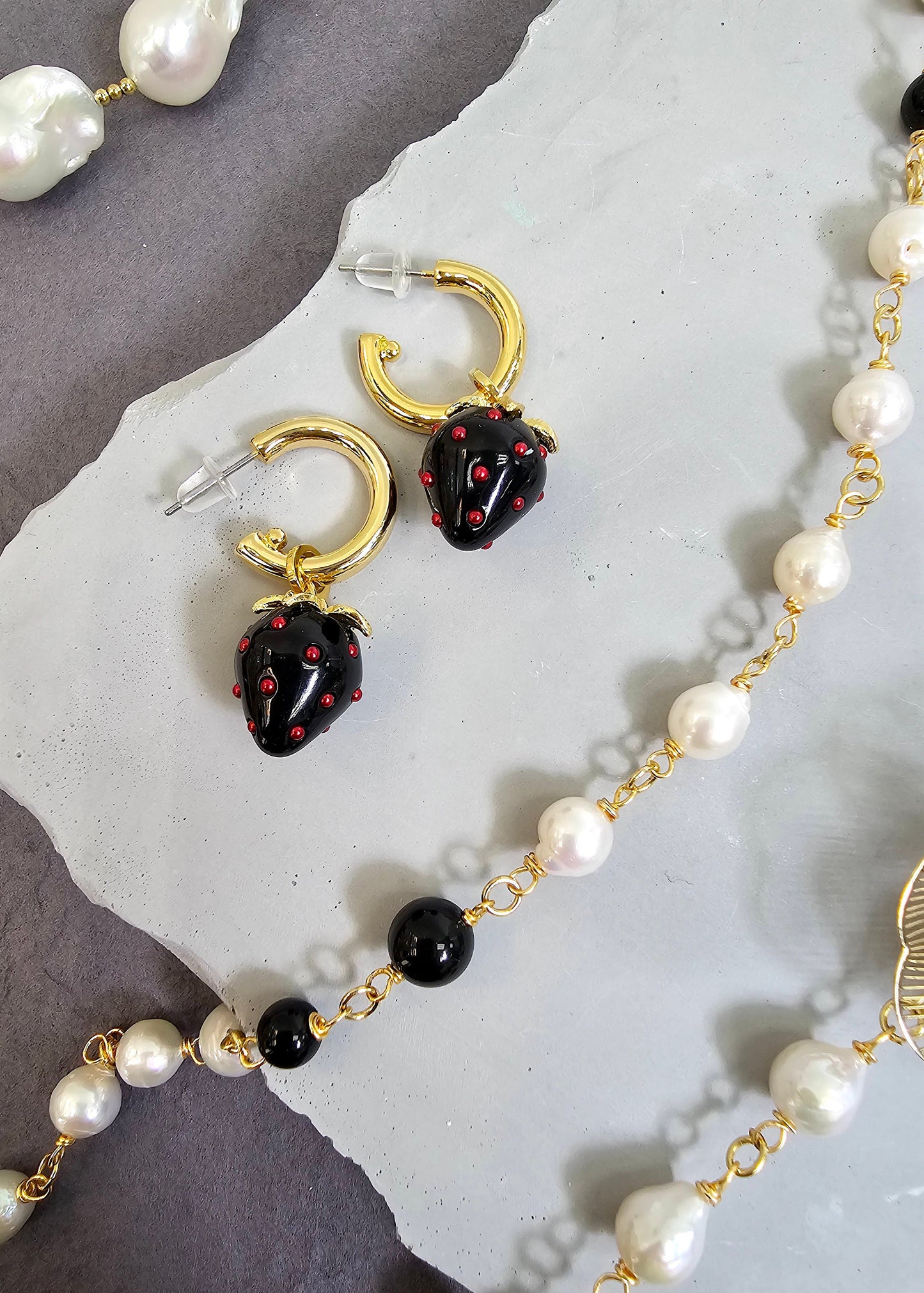 Black Strawberry Dangle Hoop Earrings PE005-4