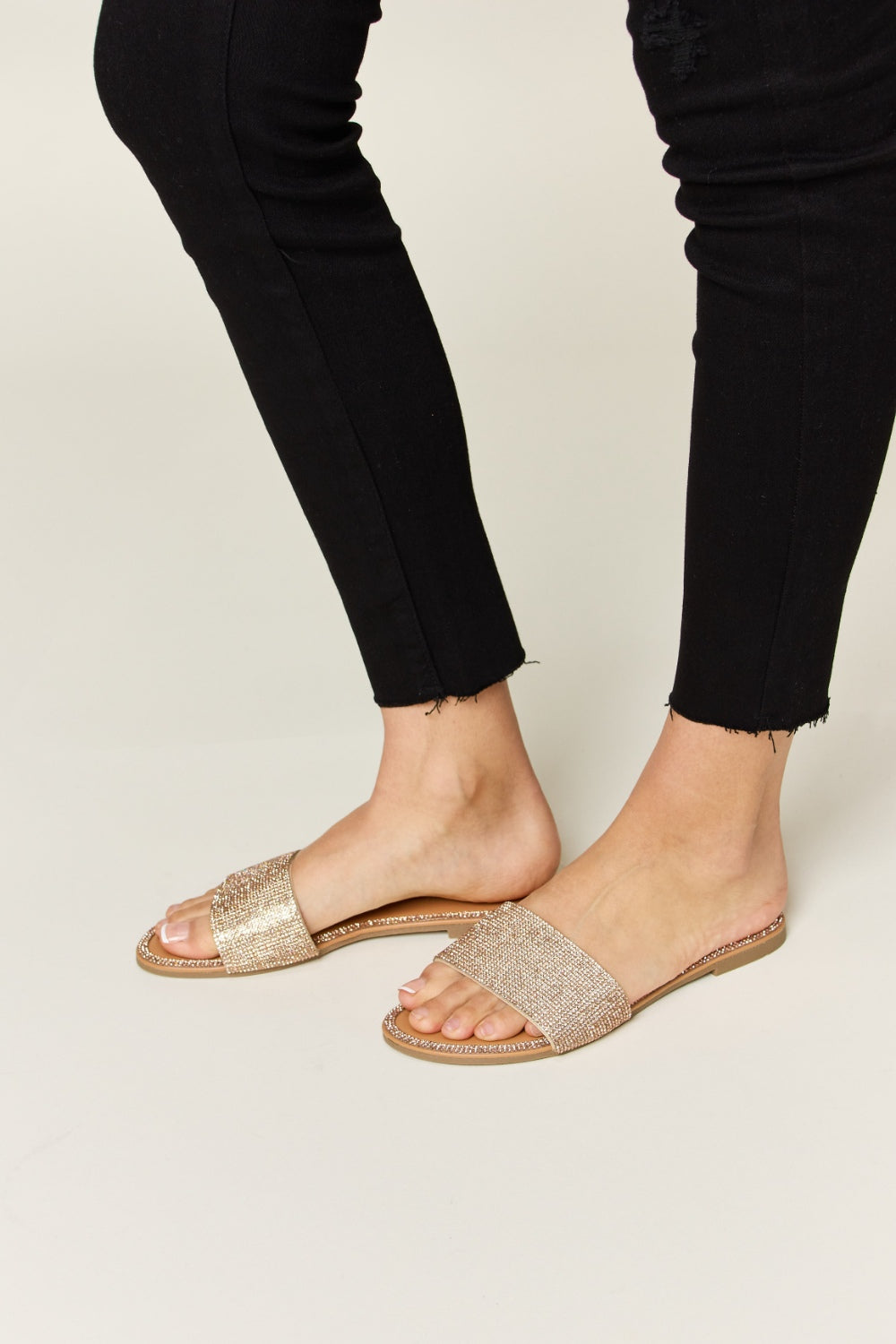 WILD DIVA Rhinestone Open Toe Flat Sandals-2
