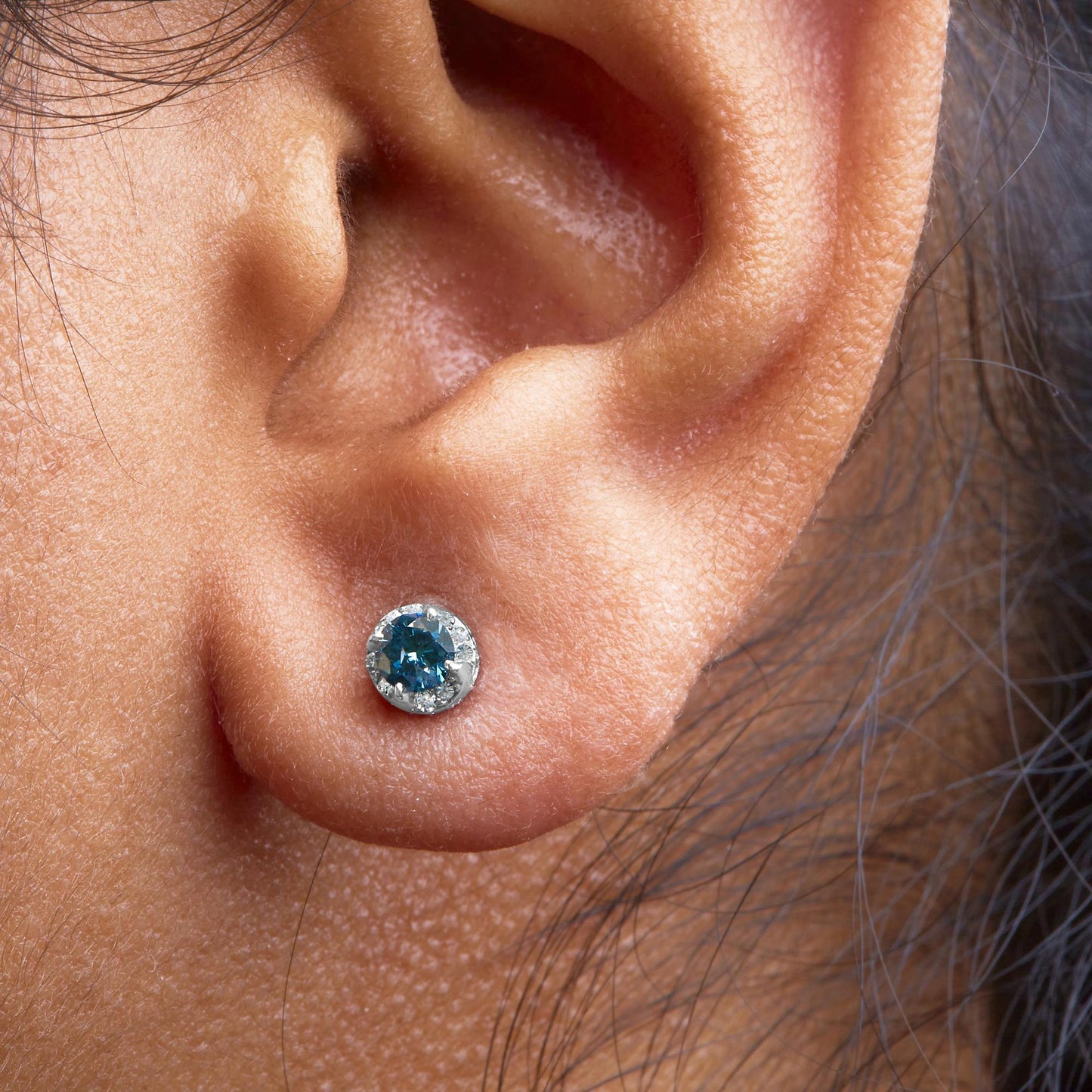 14K White Gold 1/2 cttw White and Treated Blue Round Diamond Earrings (I-J I2-I3)-4
