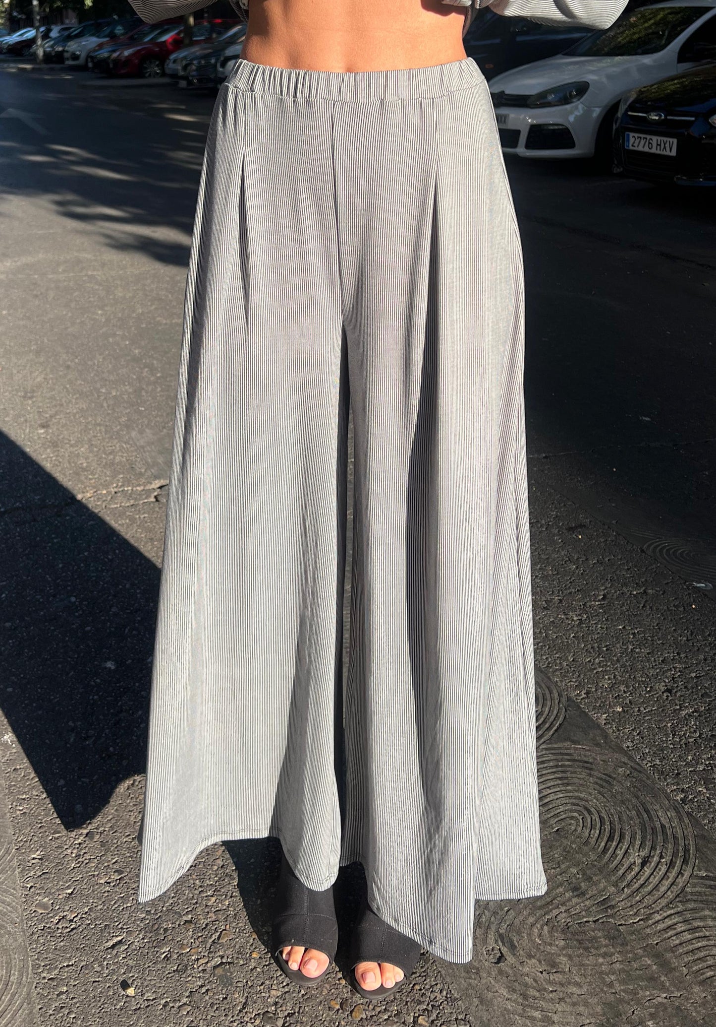 Conjunto pantalón palazzo y camiseta flor-4