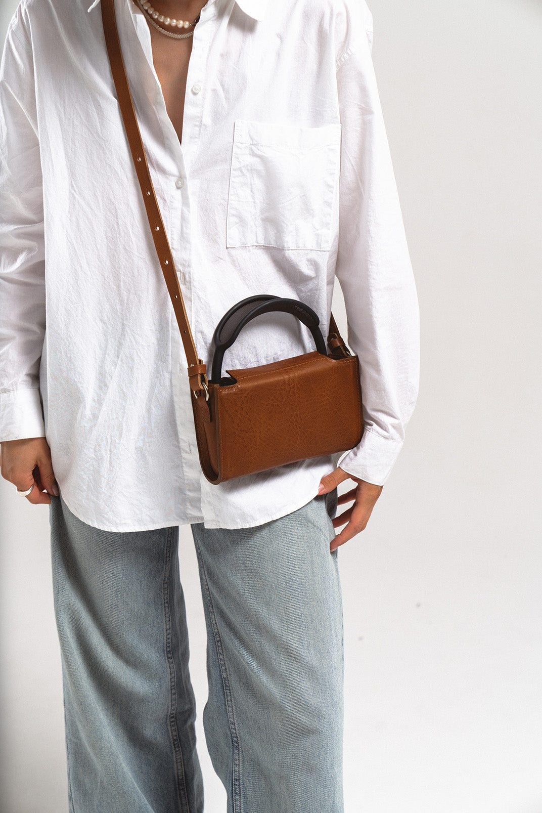 Leather Case for AirPods Max - The Minimalist 3.0 (Brown)-1