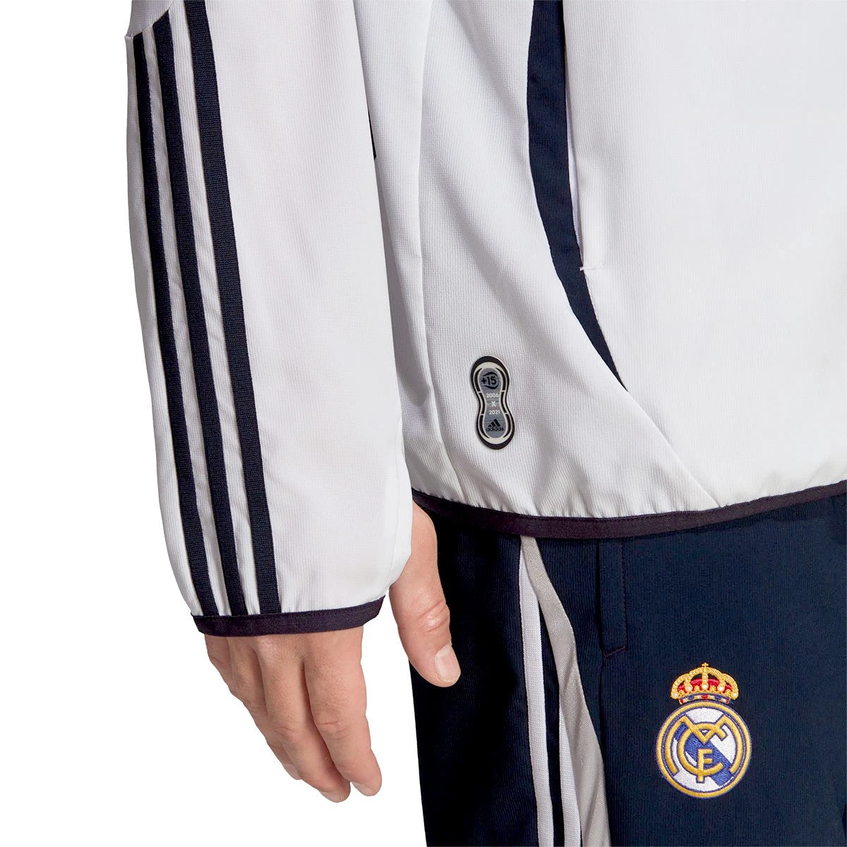 Real Madrid CF retro woven presentation tracksuit 2022 - Adidas-3