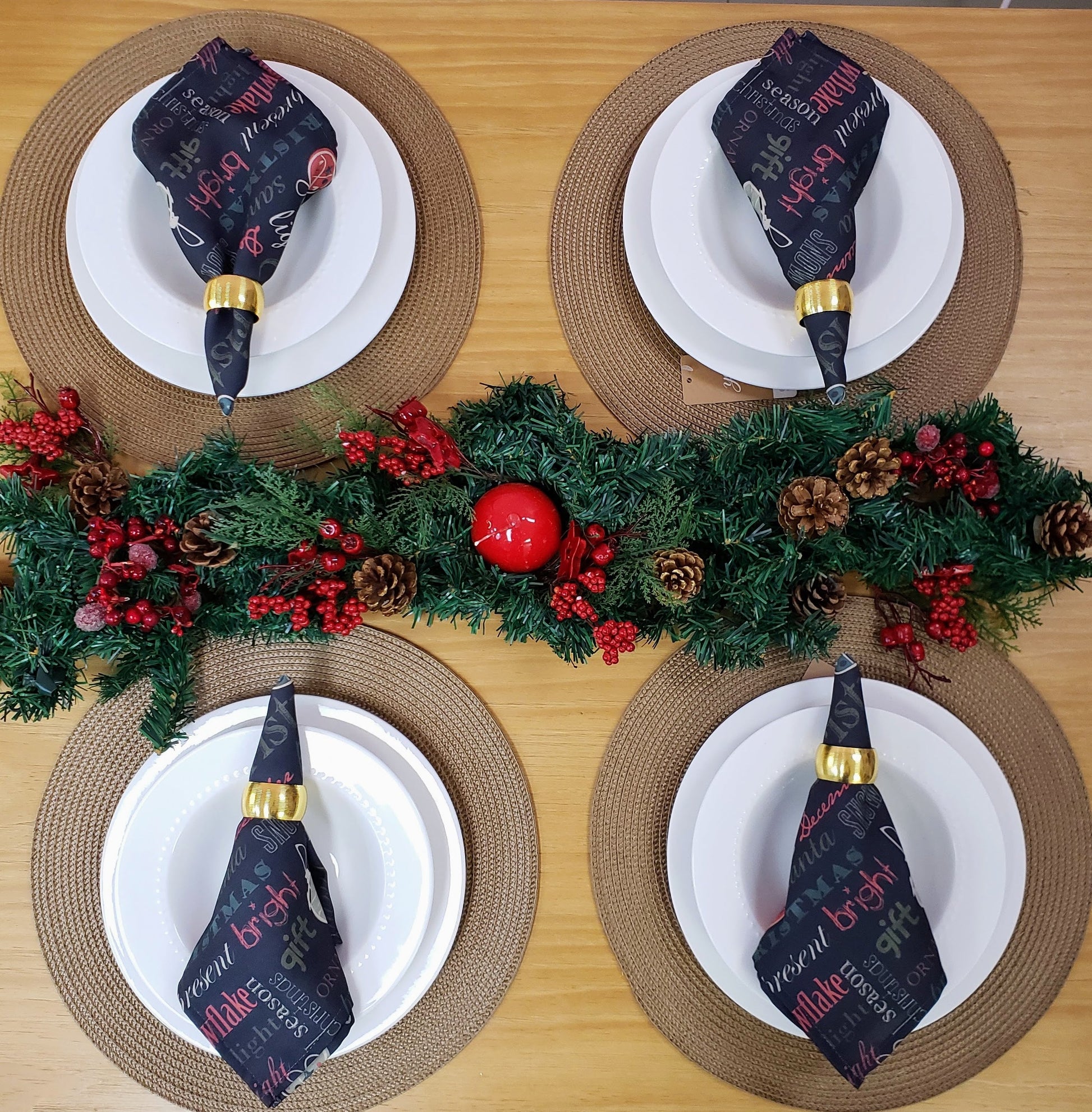 Charlo's Cloth Napkins Set of 4 Christmas Words 16" by 16" - Green-4