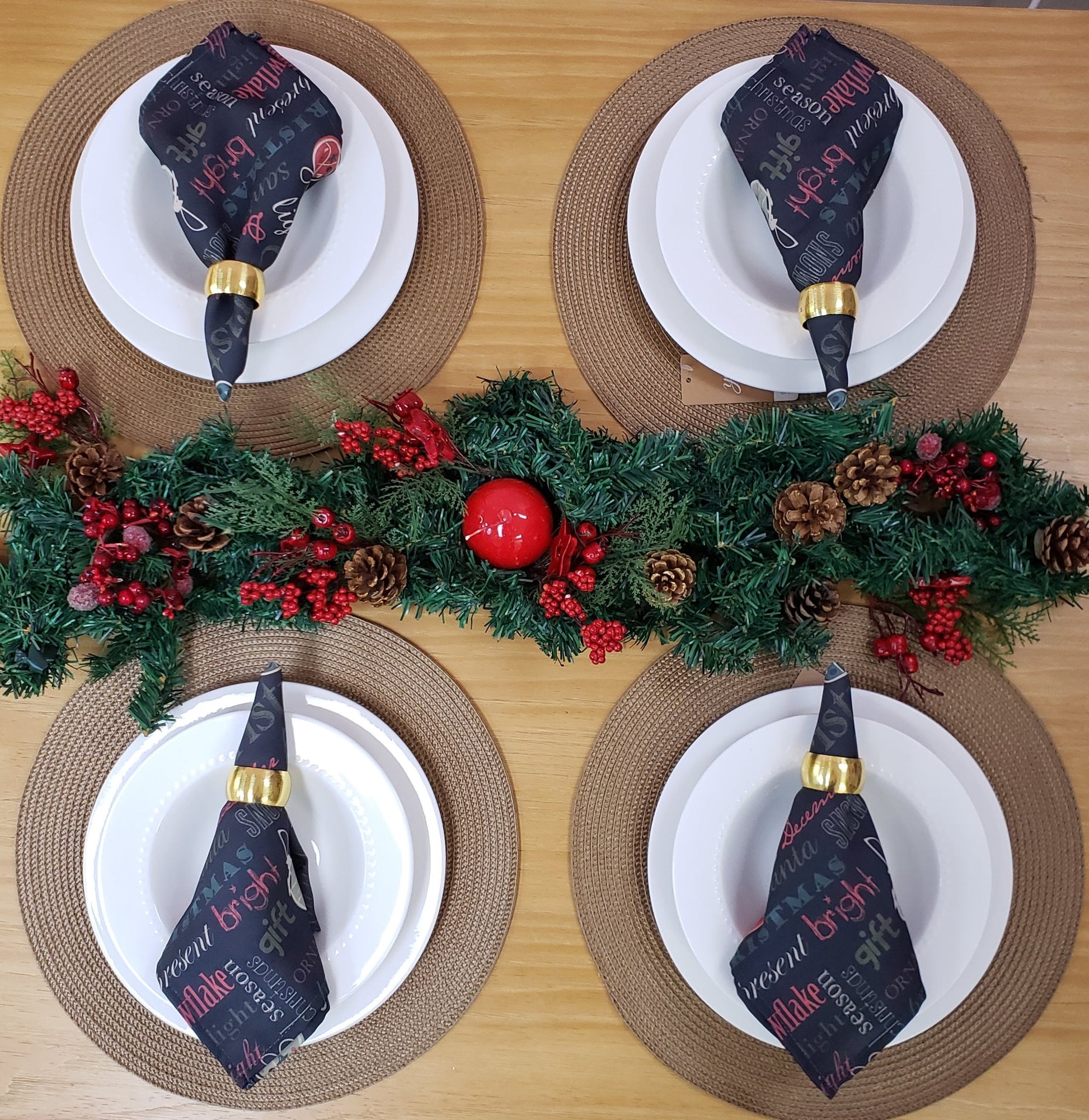 Charlo's Cloth Napkins Set of 4 Christmas Words 16" by 16" - Green-1