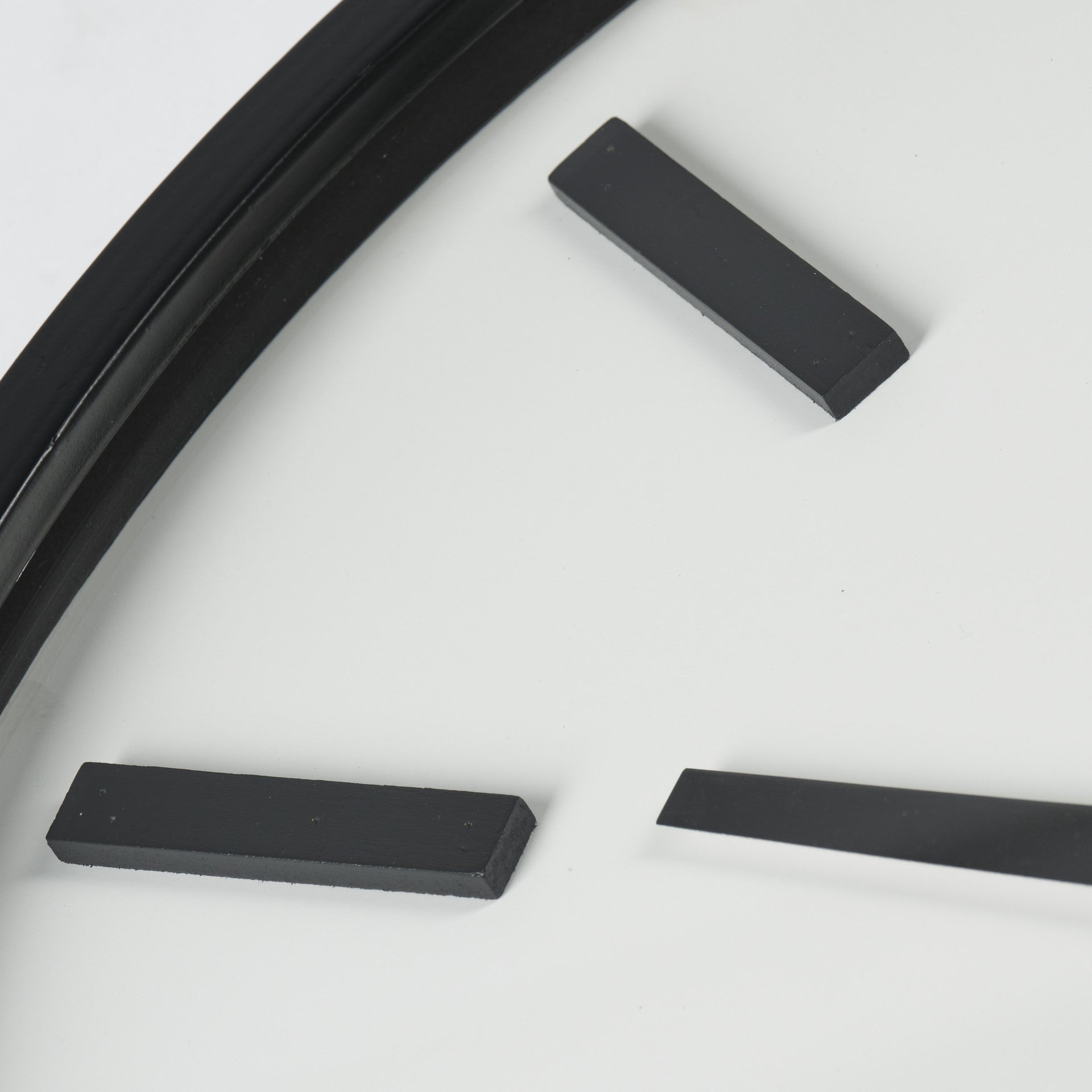 24" Round Large Modern Wall Clock With White Face And Non-Numarical Number-1