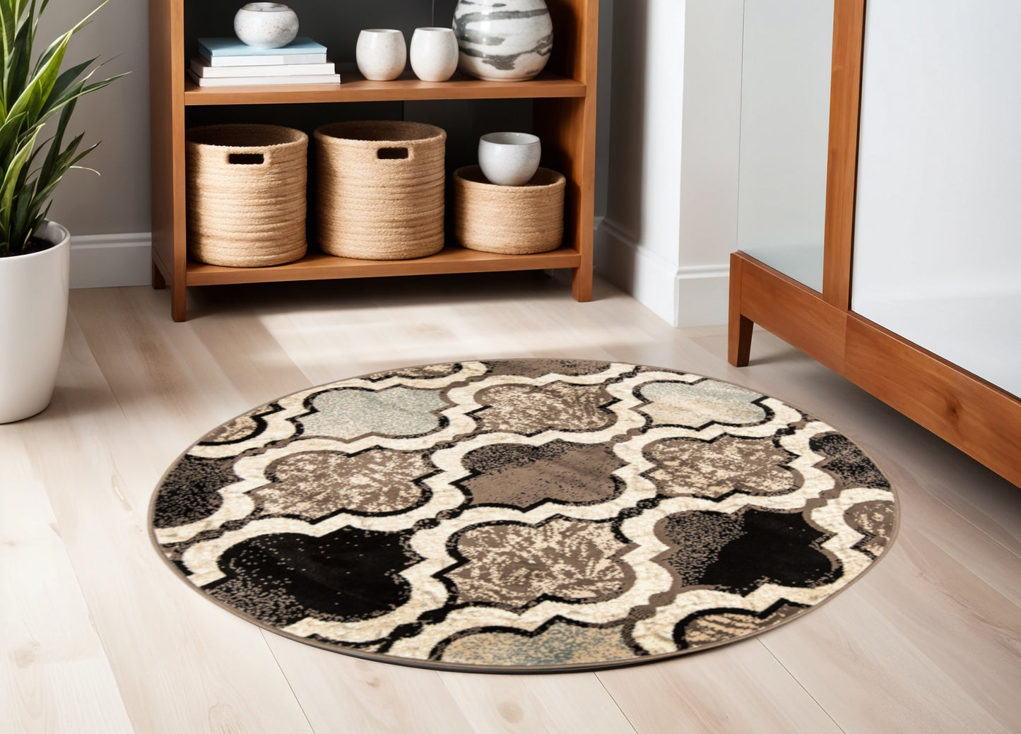 5' Ivory Brown And Black Quatrefoil Distressed Round Rug-0