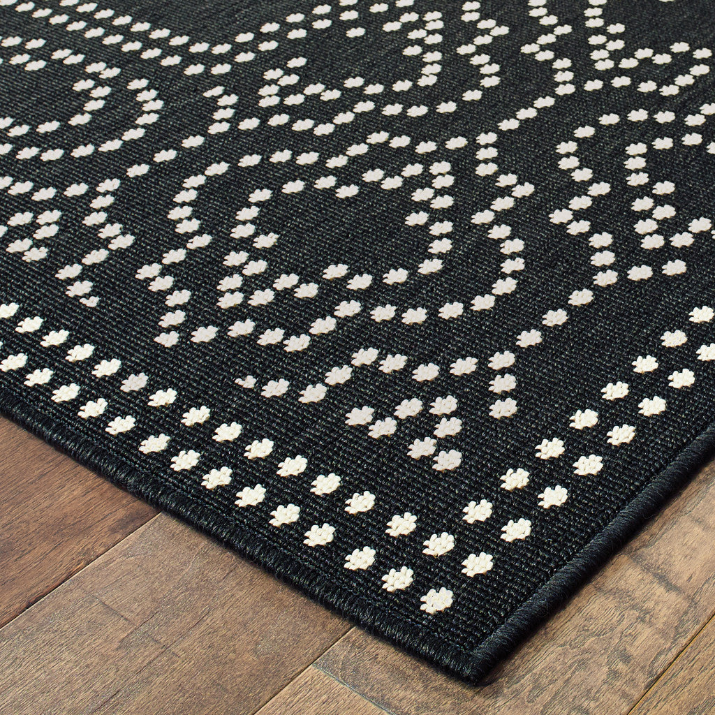 8' X 11' Black and Ivory Stain Resistant Indoor Outdoor Area Rug-2