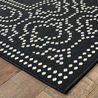 8' X 11' Black and Ivory Stain Resistant Indoor Outdoor Area Rug-2