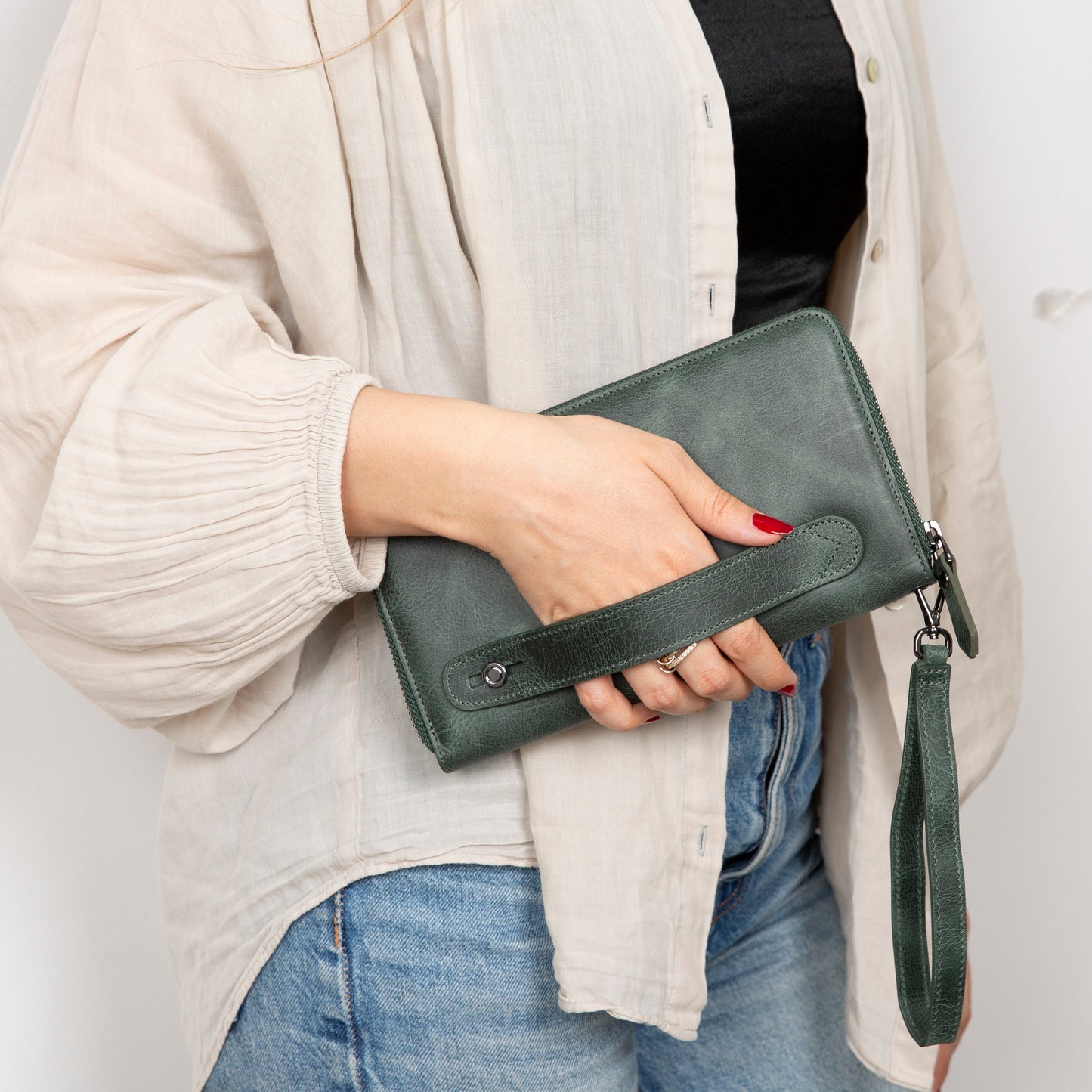 Anchorage Leather Wallet – Phone Holder & 12 Card Slots-2