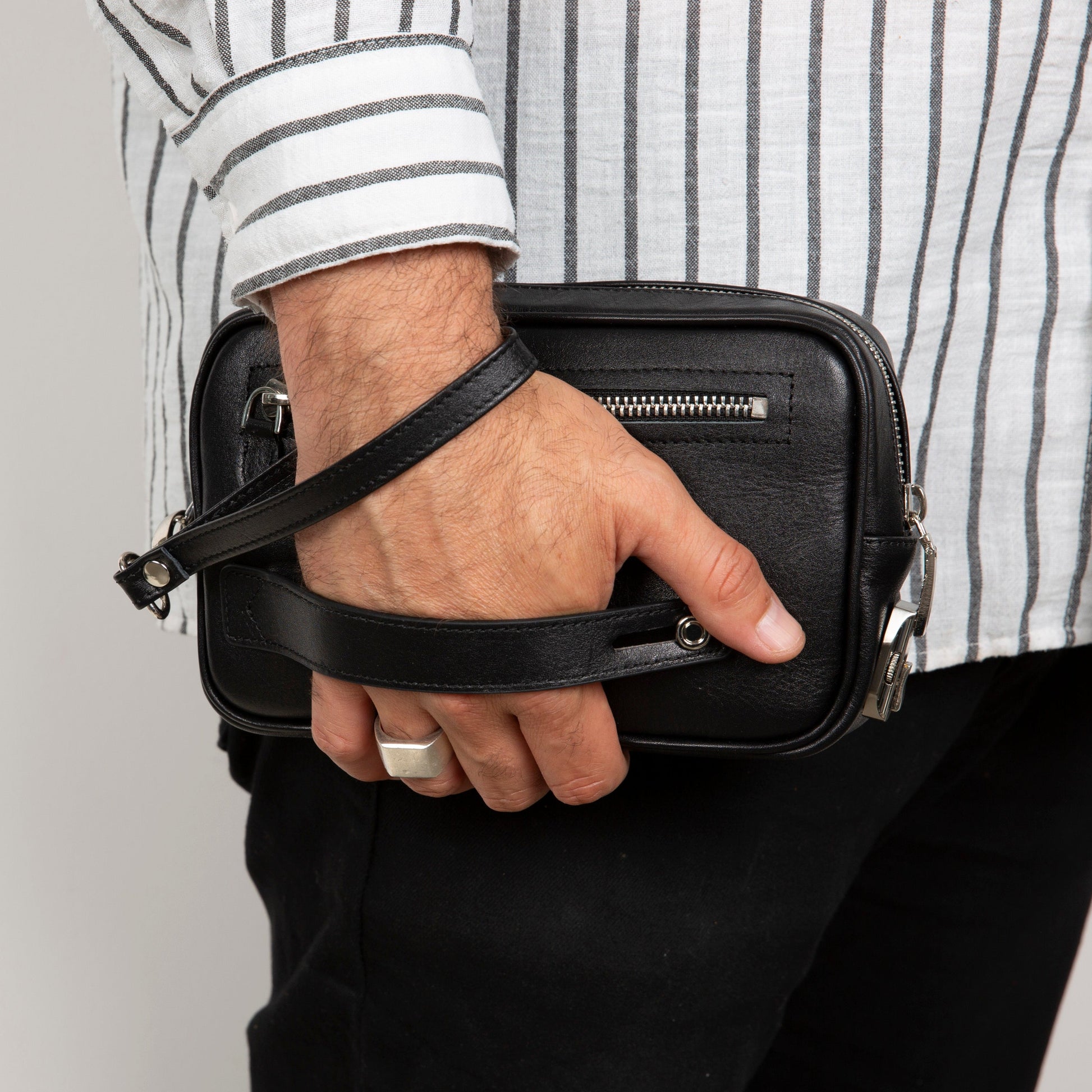 Fresno Leather Clutch – Secure Travel Wallet with Lock-3