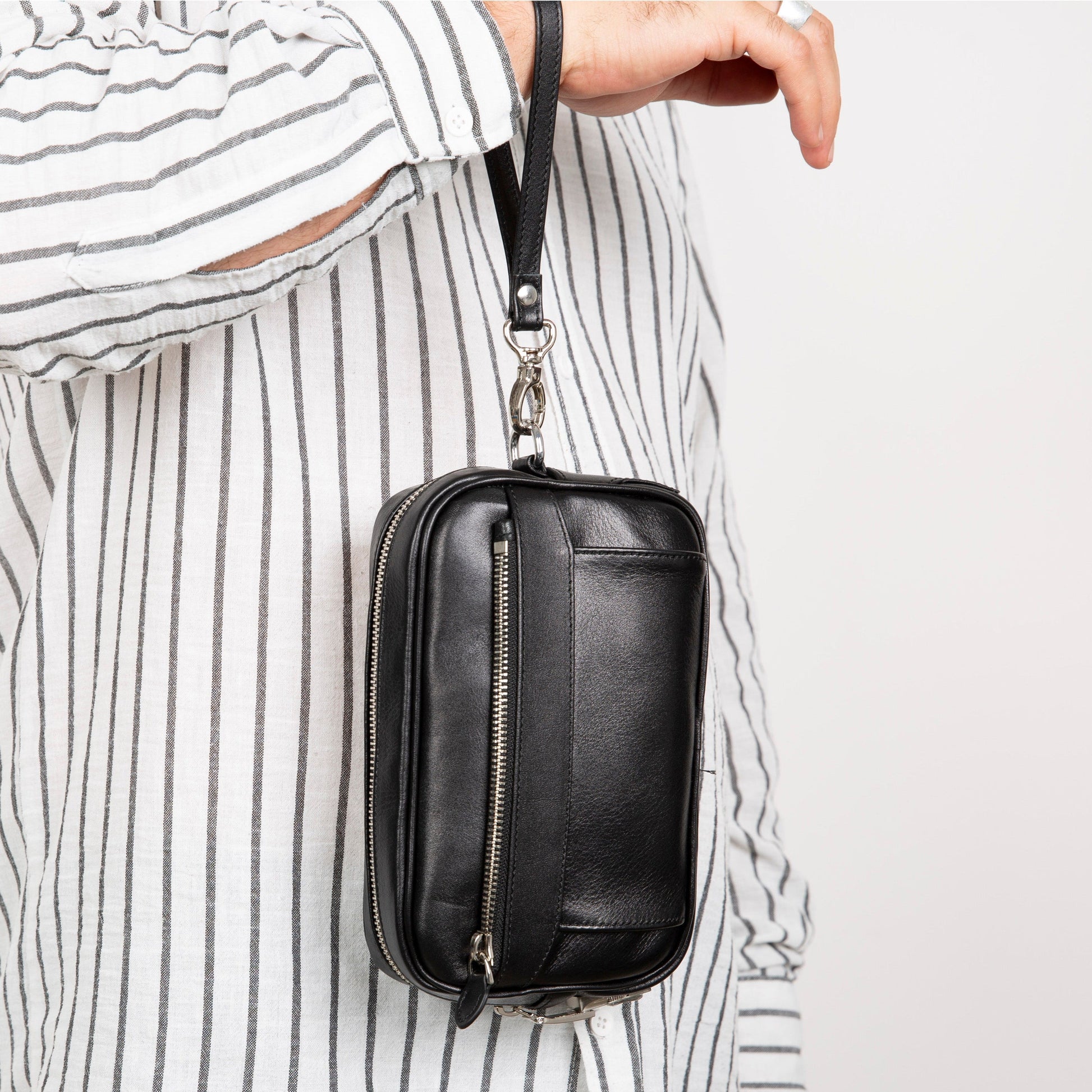 Fresno Leather Clutch – Secure Travel Wallet with Lock-0