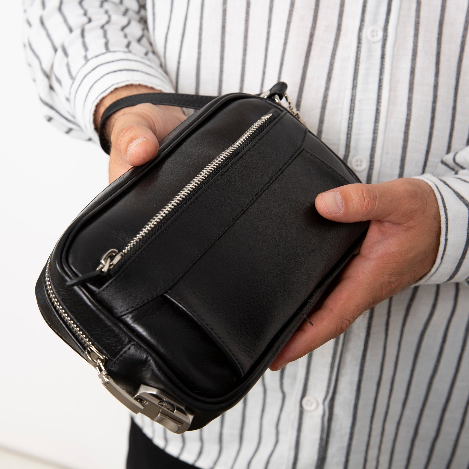 Fresno Leather Clutch – Secure Travel Wallet with Lock-1