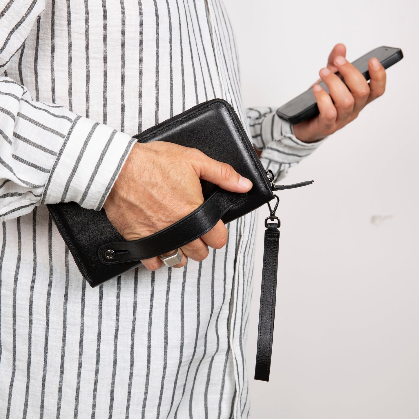 Anchorage Leather Wallet – Phone Holder & 12 Card Slots-5