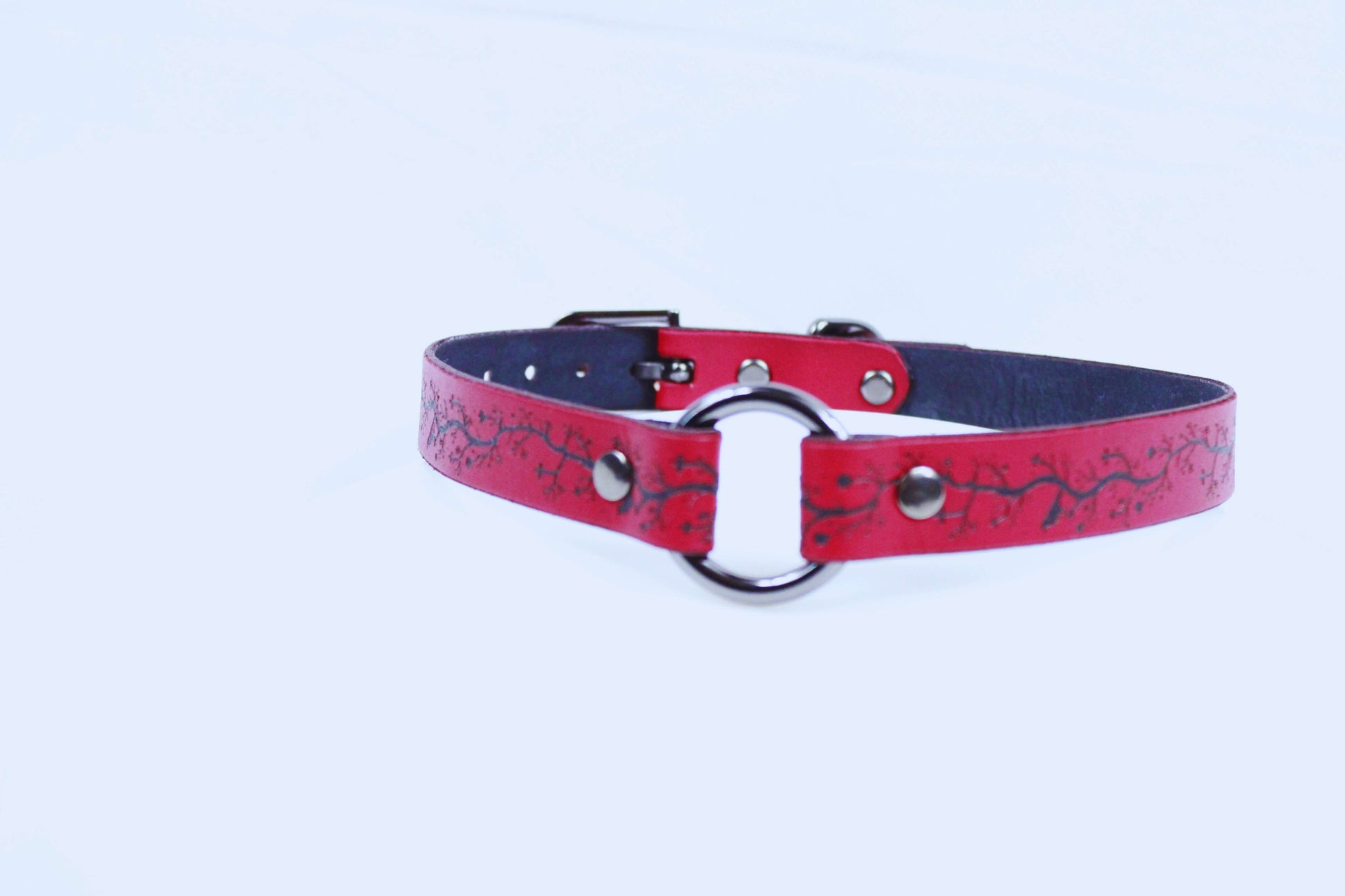 Gothic Submissive Collar – Leather BDSM Choker with Vine Cross Pattern-3