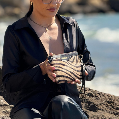 Cartera de Mano de Cuero Negro con Solapa Pelo Cebra – Piel Genuina – IULIUS-4