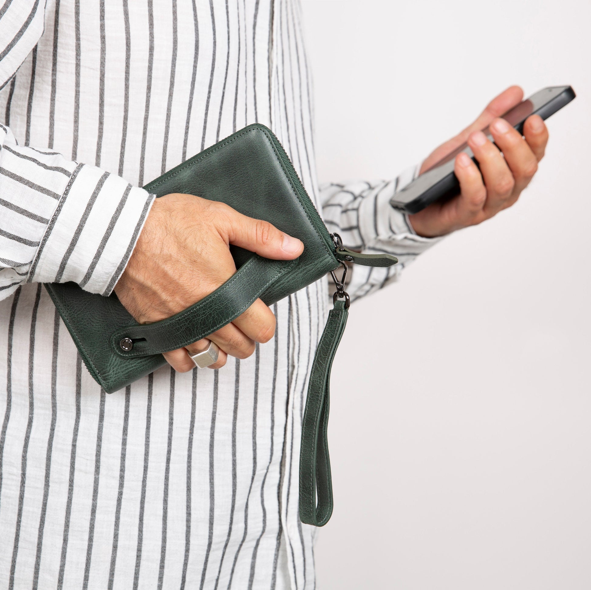 Anchorage Leather Wallet – Phone Holder & 12 Card Slots-0