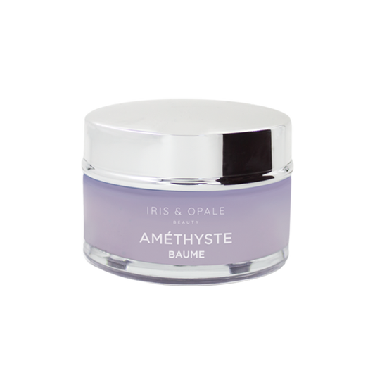 Pierre d'améthyste sur fond blanc