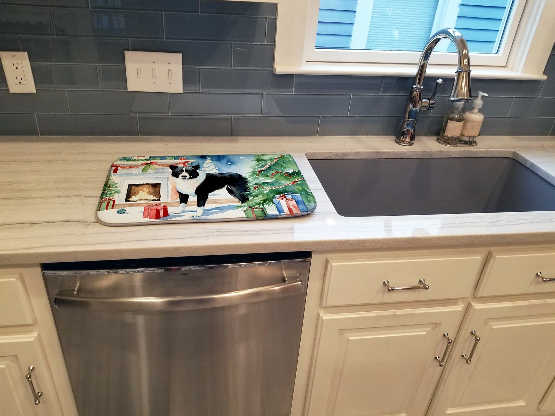 Karelian Bear Dog Cozy Christmas Dish Drying Mat-2