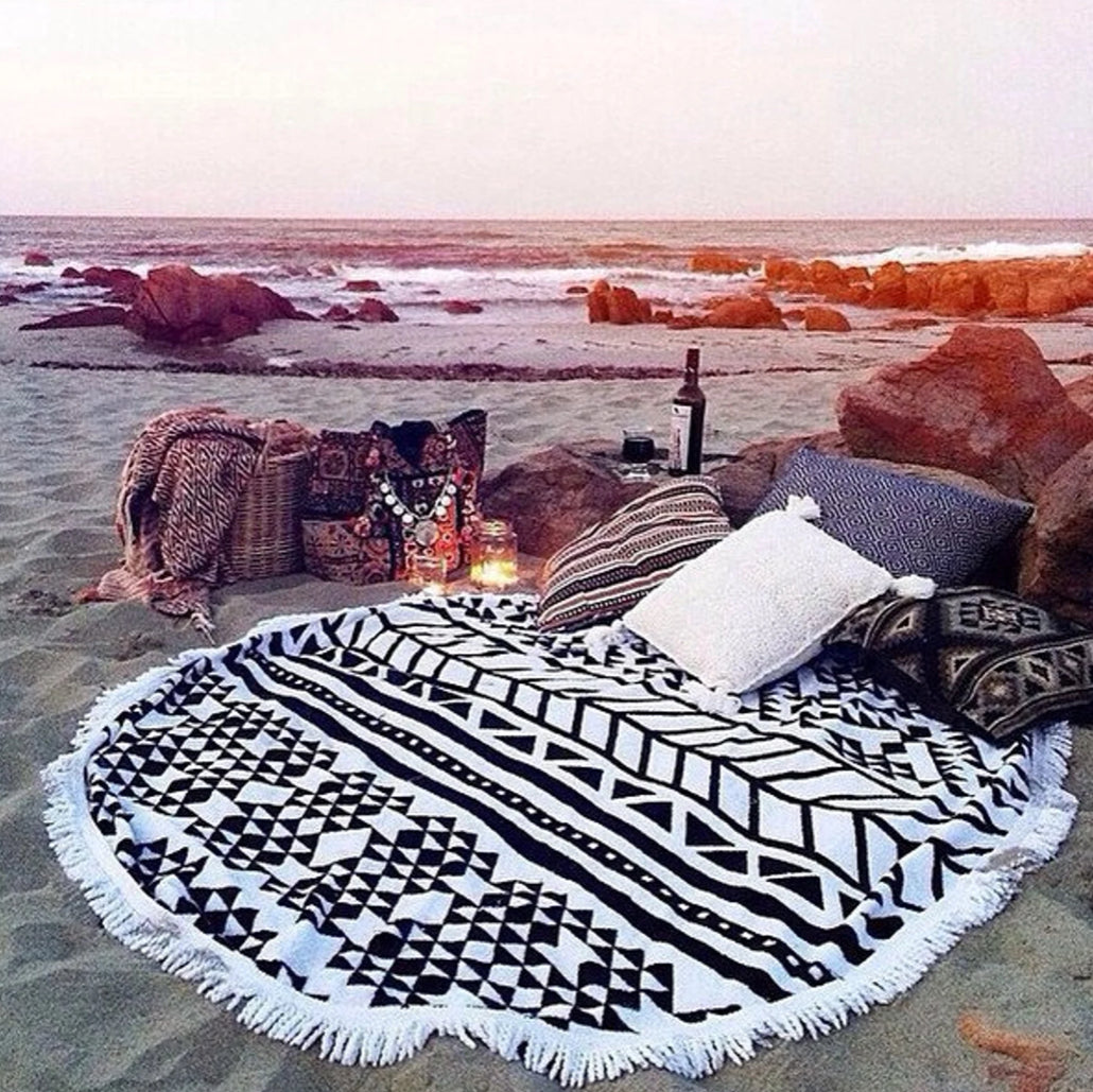 Black Round Beach Towel-1