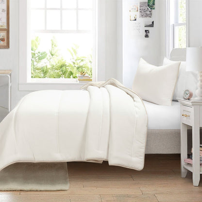 Full/Queen Soft Lightweight Reversible Quilted Comforter Set in White/Beige-1
