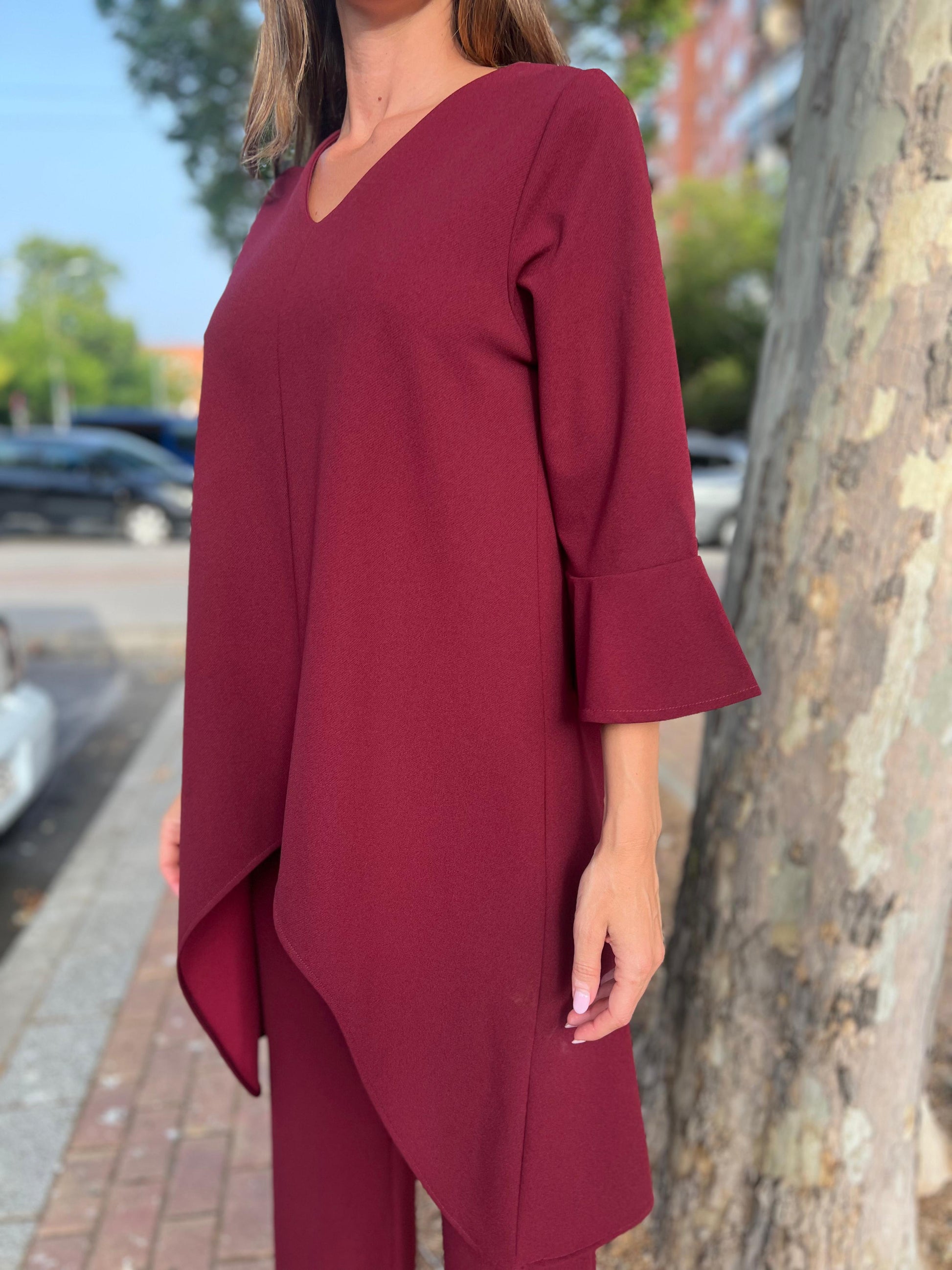 Conjunto túnica larga y pantalón en neocrepe granate-1