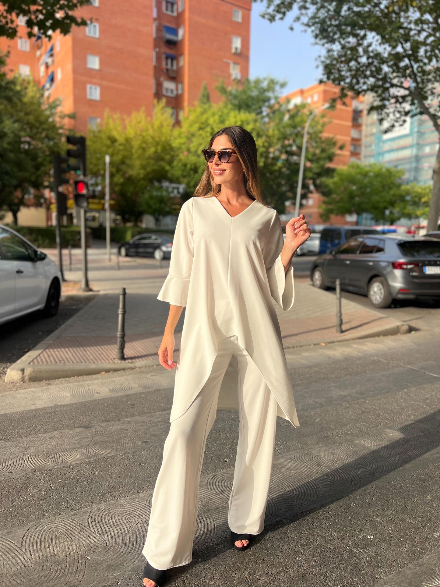 Conjunto túnica larga y pantalón en neocrepe crudo-0