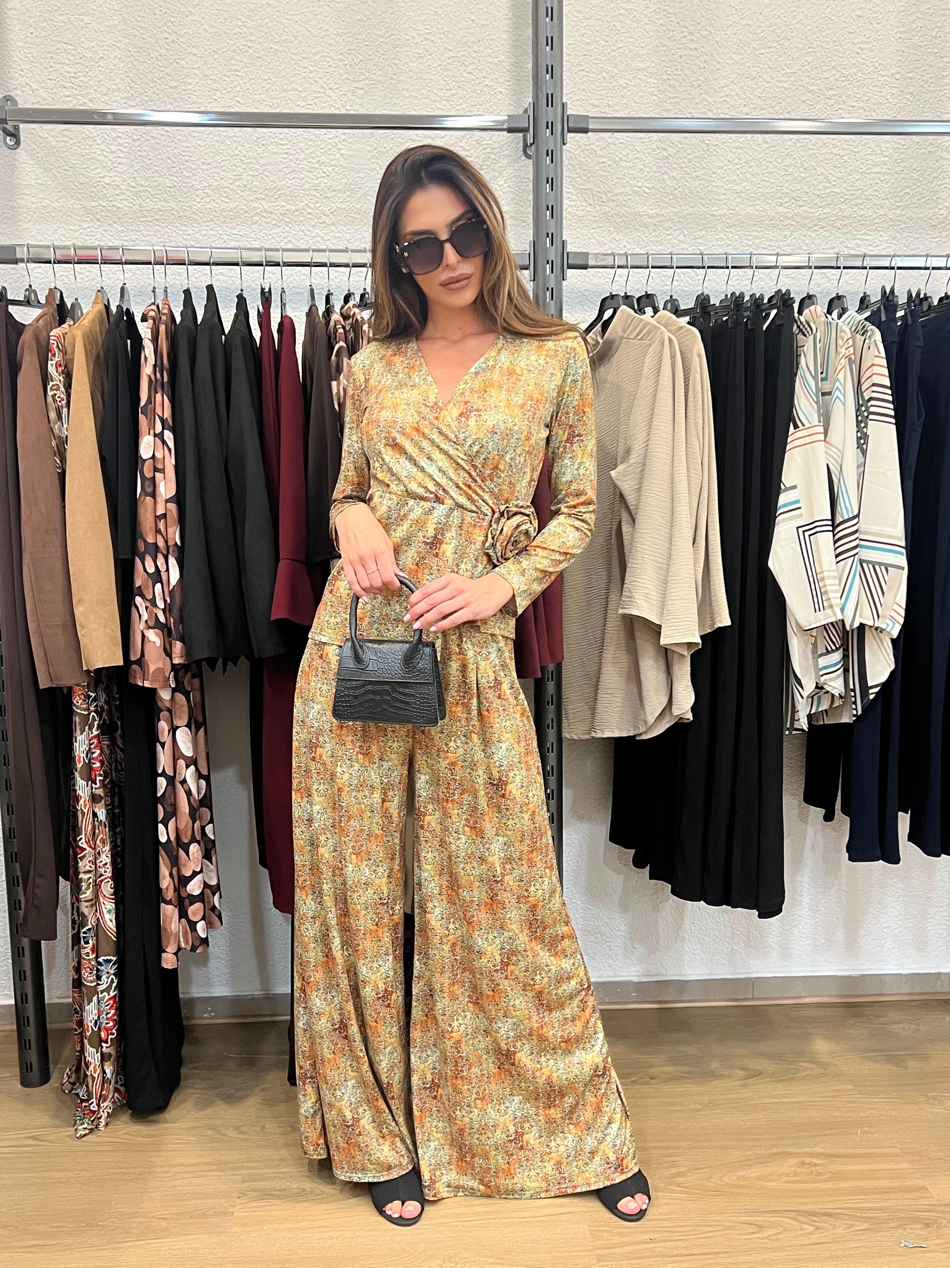 Conjunto pantalón palazzo y camiseta flor-3