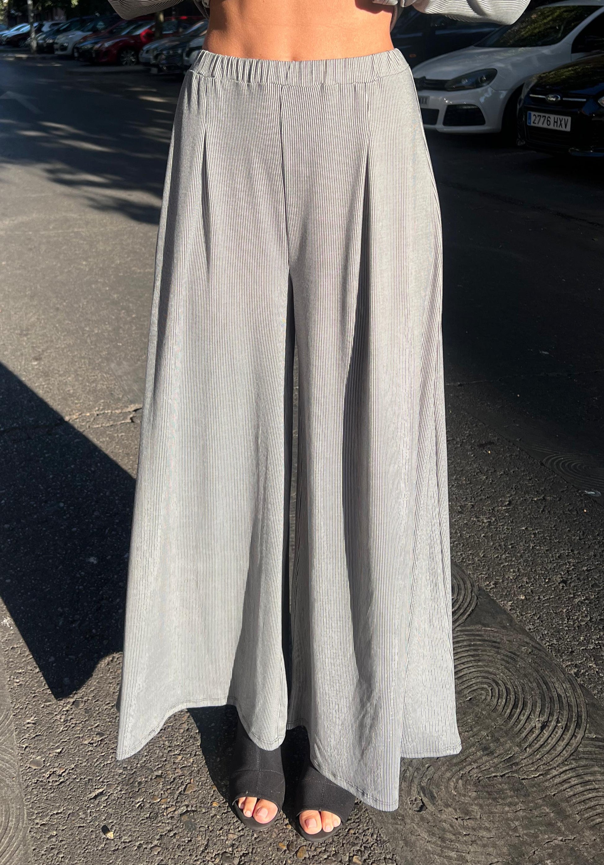 Conjunto pantalón palazzo y camiseta flor-4