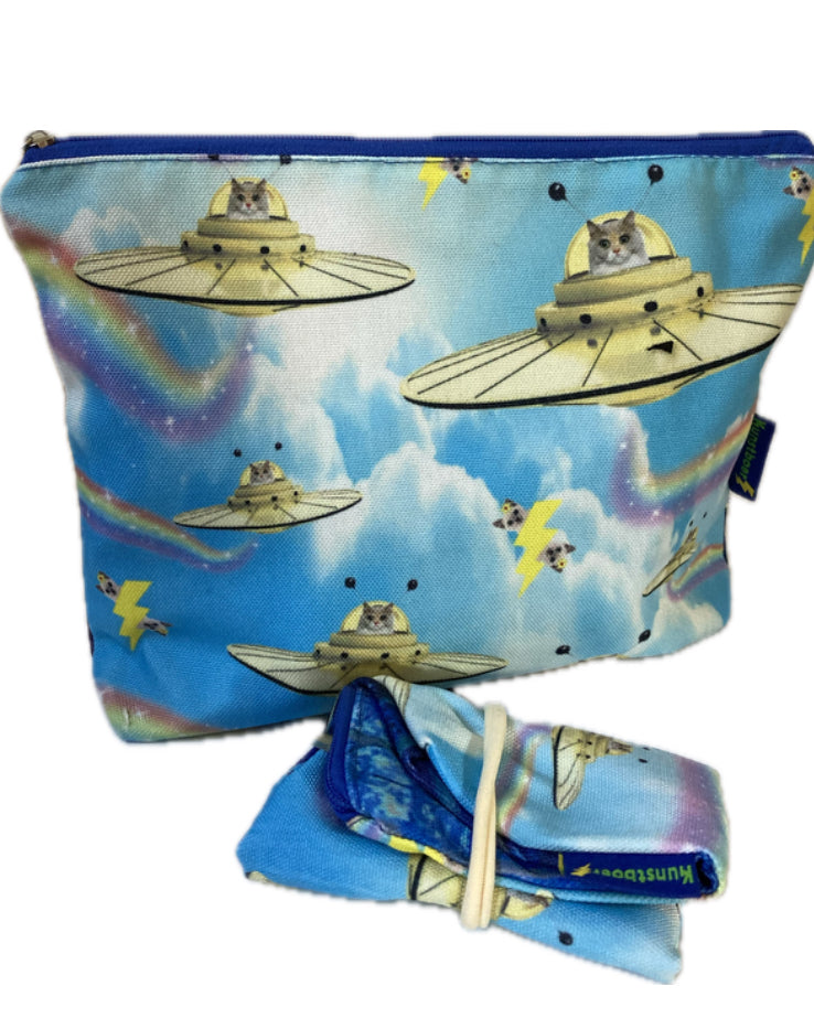 Etui - Poes in ruimteschip / Ufo-1