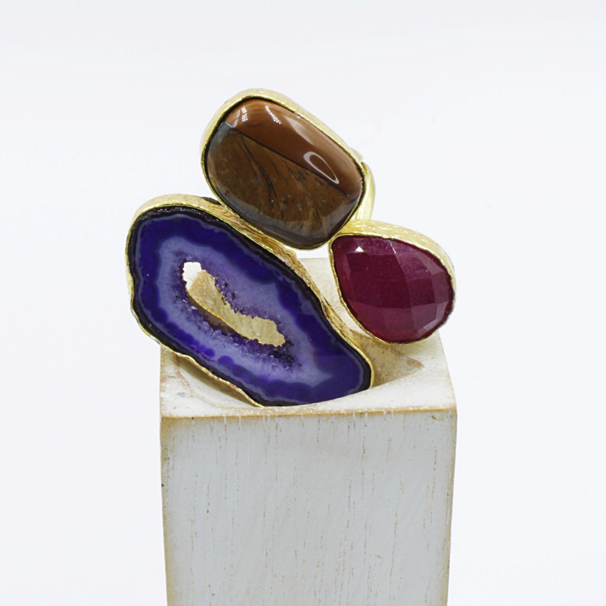 Anillo 3 piedras semipreciosas - bañado en oro-0