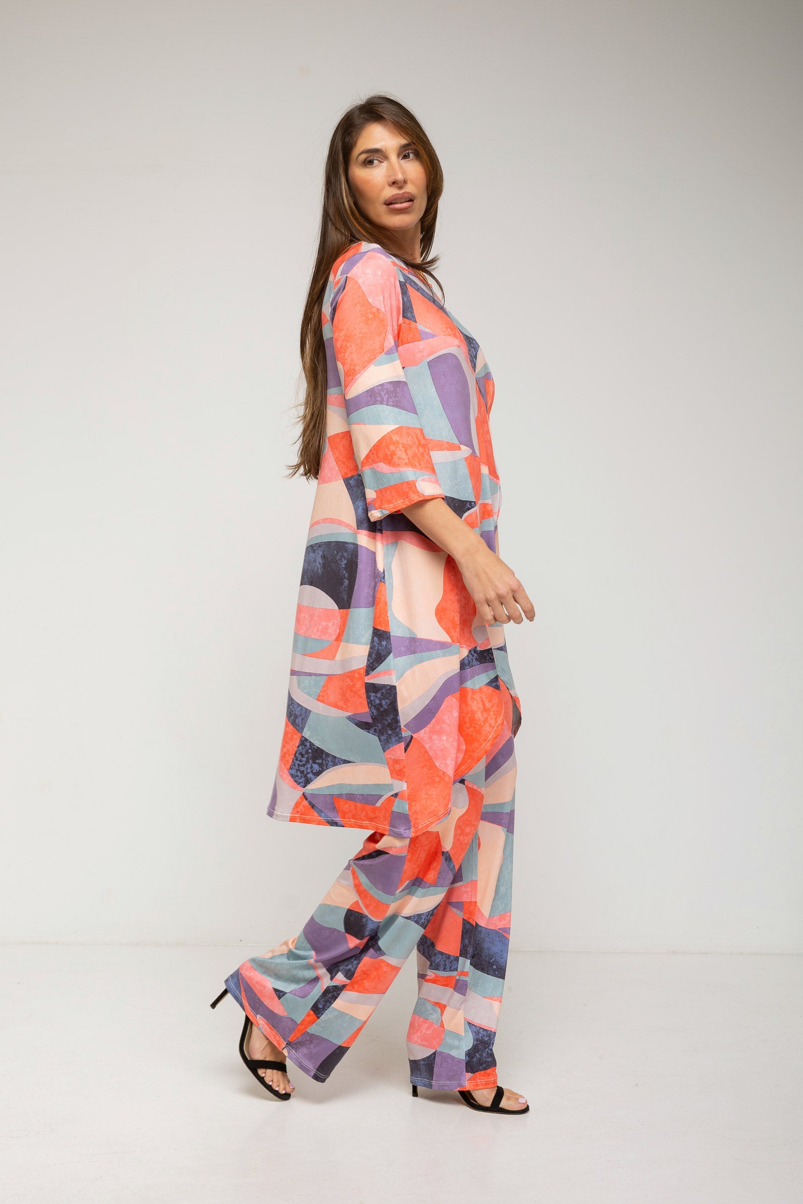 Conjunto de túnica larga estampada y pantalón color coral-3