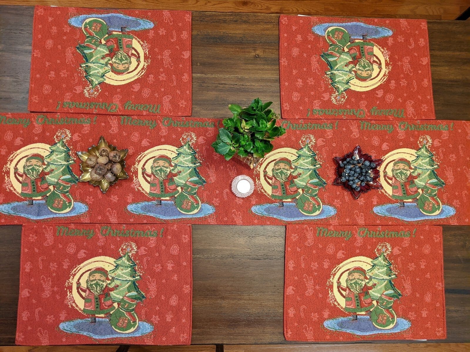 DaDa Bedding Set of 4-Pieces Red Santa Claus Christmas Tapestry Placemats 13” x 19” (17615)-4