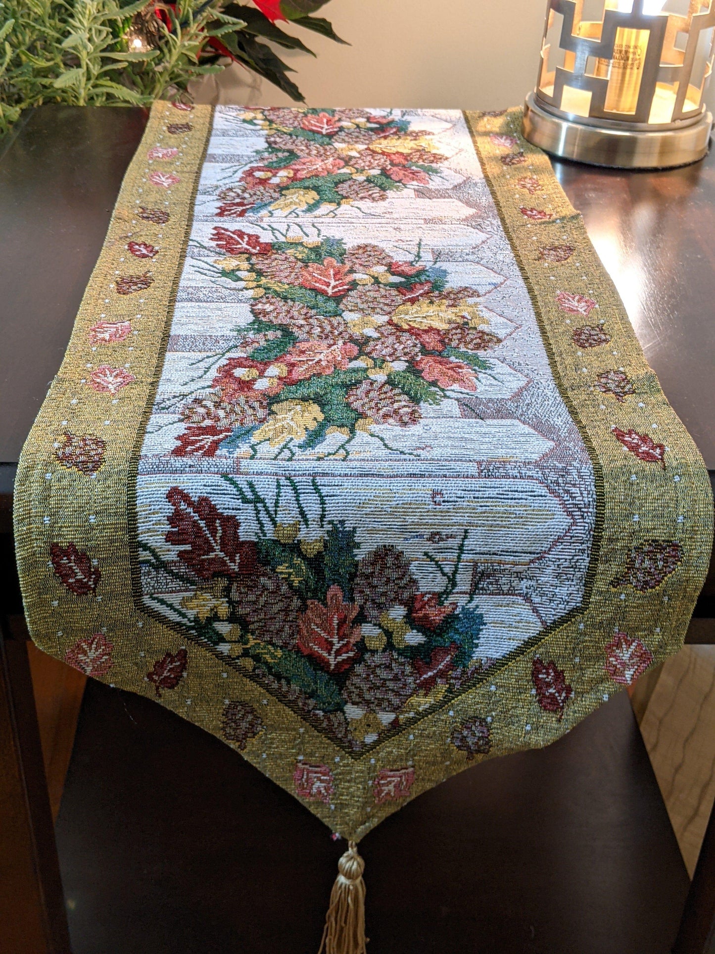 DaDa Bedding Rustic Floral Bouquet Lights Holiday Tapestry Dining Table Runner (6068)-1