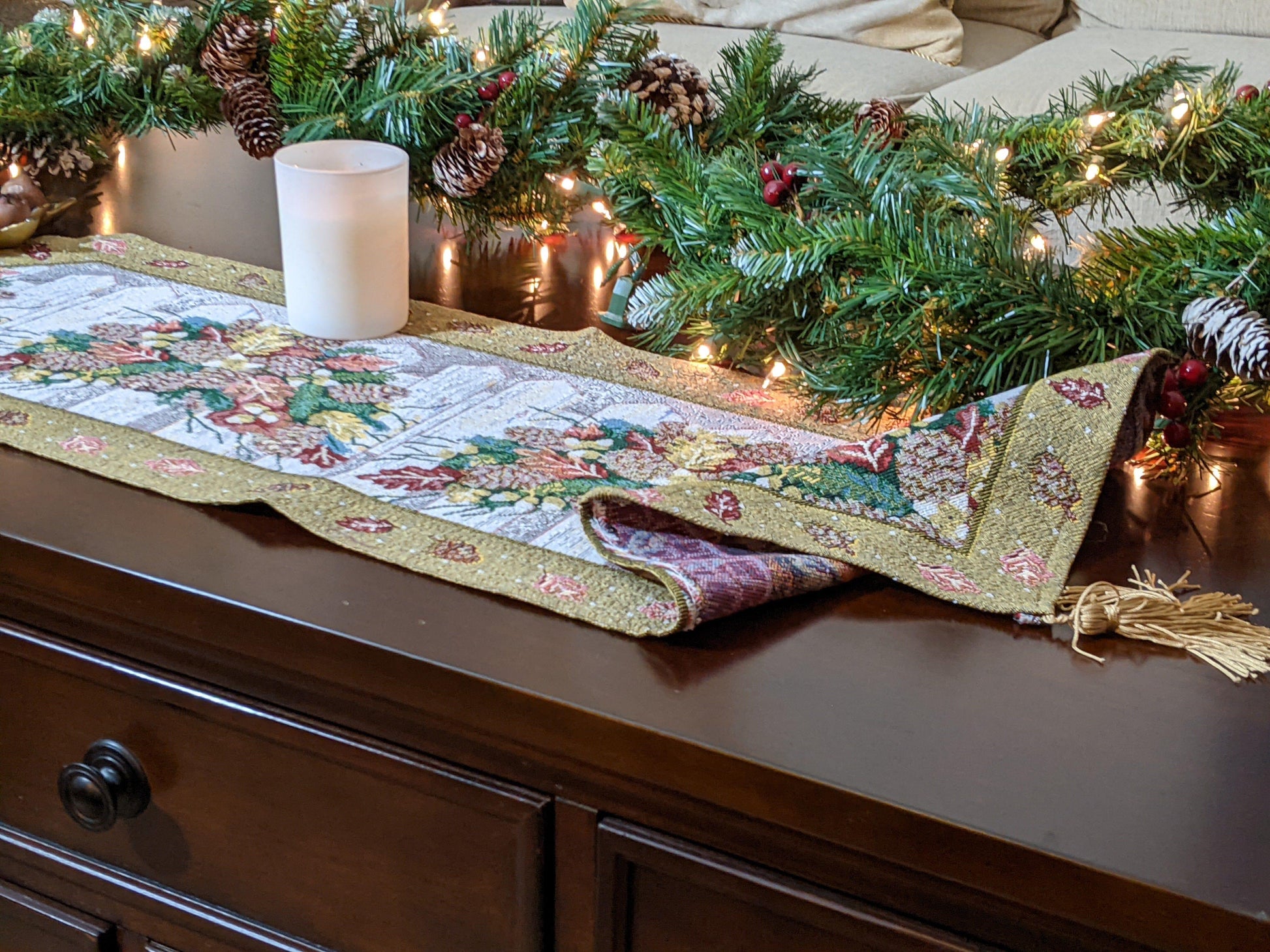 DaDa Bedding Rustic Floral Bouquet Lights Holiday Tapestry Dining Table Runner (6068)-4