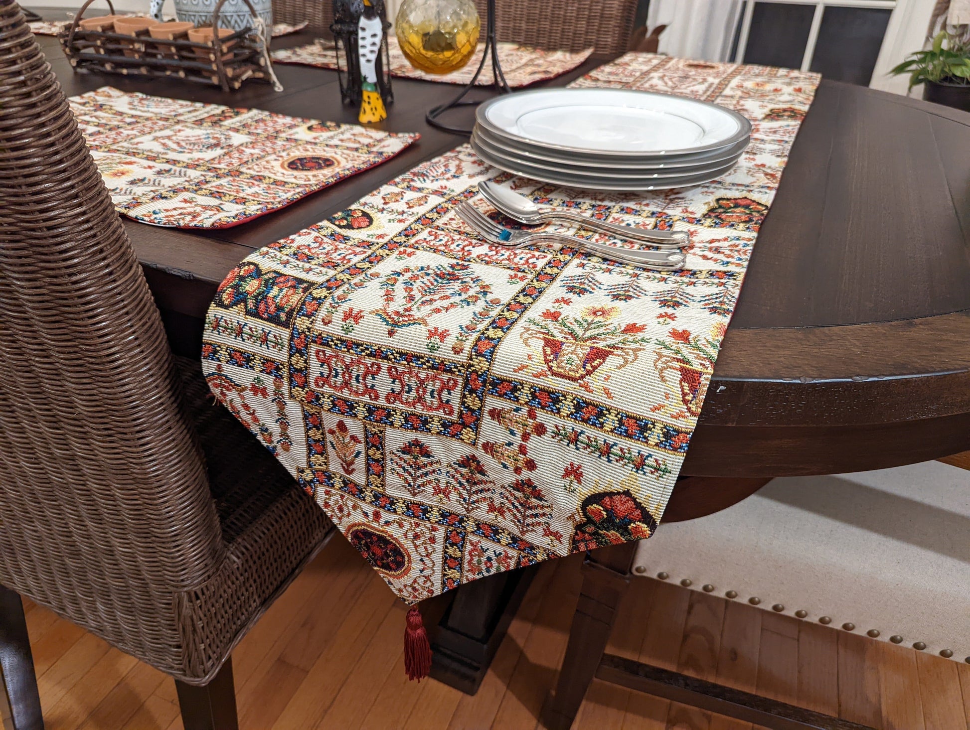 DaDalogy Bedding Cottage Mughal Floral Woven Tapestry Table Runner, Light Fleur White Botanical Vintage (18196)-4