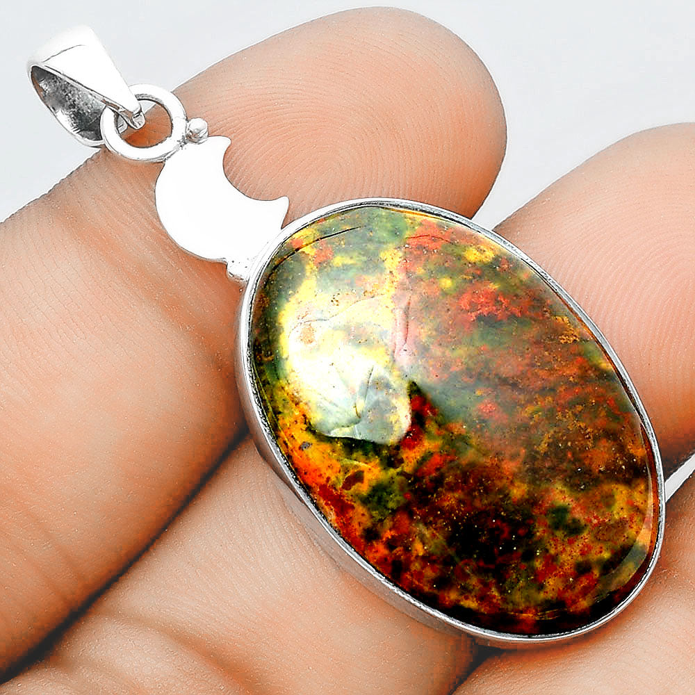 Crescent Moon - Blood Stone - India Pendant P-1368 SDP156860-0