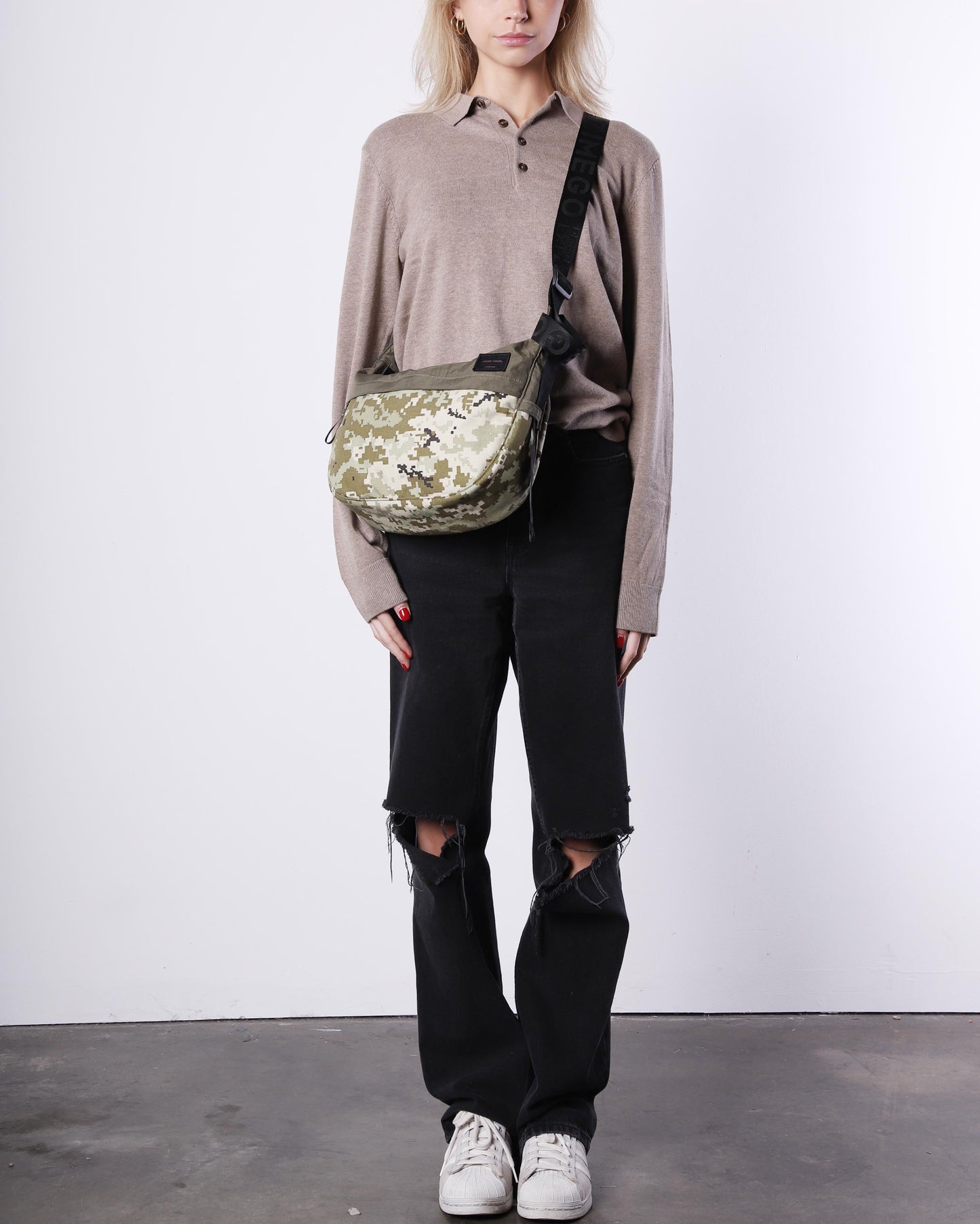 EVERYWHERE CRESCENT II-1