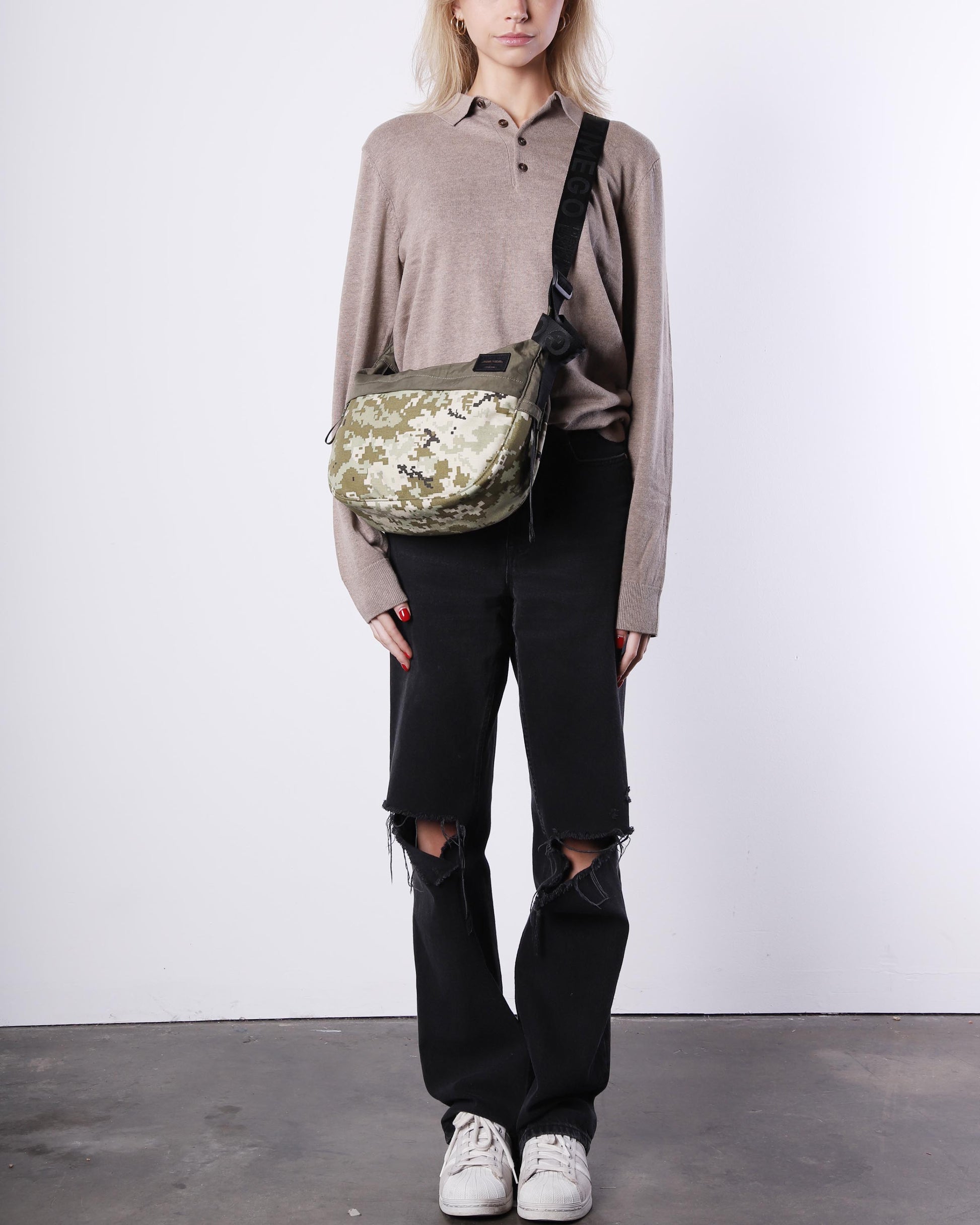 EVERYWHERE CRESCENT II-1