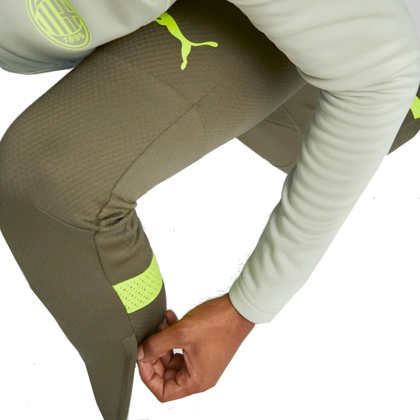 AC Milan UCL training Soccer tracksuit 2022/23 - Puma-3