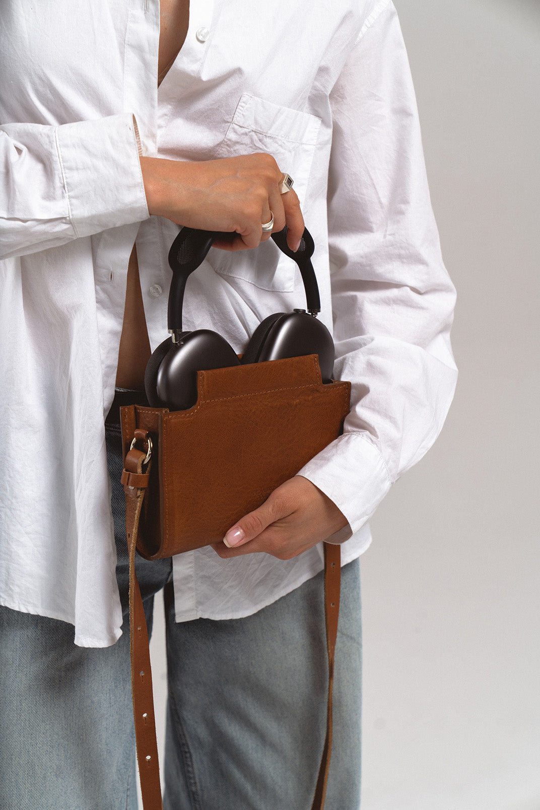 Leather Case for AirPods Max - The Minimalist 3.0 (Brown)-4