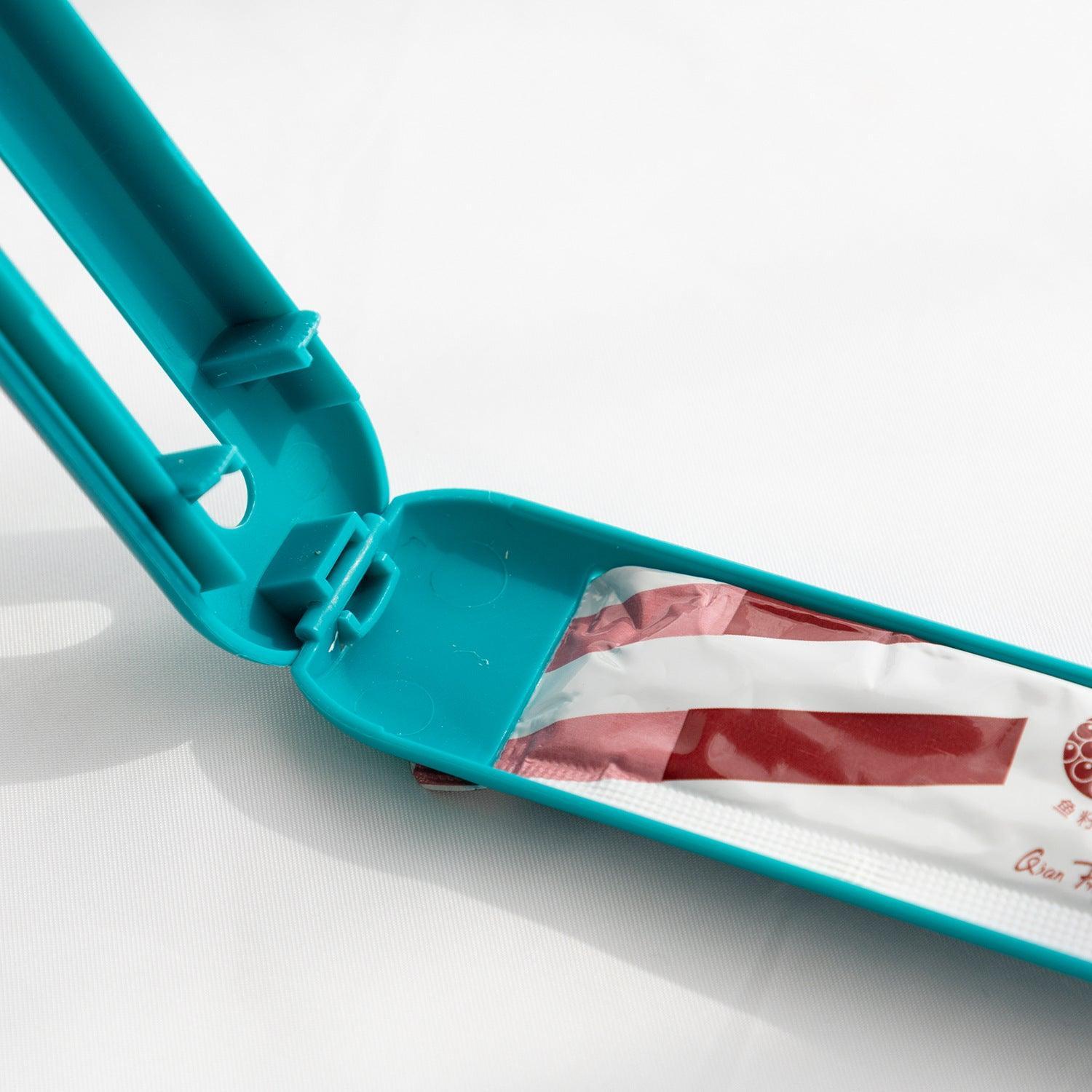 Deluxe Cat Strip Spoon Feeder: The Ultimate Pet Feeding Tool-4