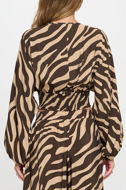Print V neck Crop Top w Smock Detail-3