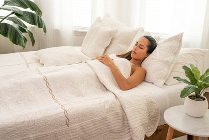 DaDa Bedding Elegant White Floral Beige Matelassé 100% Cotton Coverlet 5Pcs Bedspread Set - King Size (DXJ101796)-2