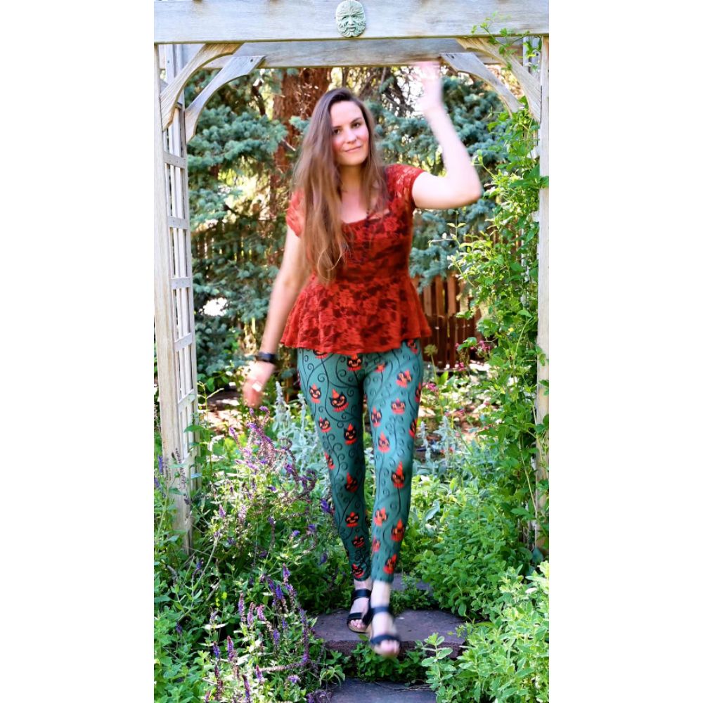 "Creeping Jack Vine" Black Vintage Cat Johanna Parker Exclusive - High-quality Handcrafted Vibrant Leggings-0